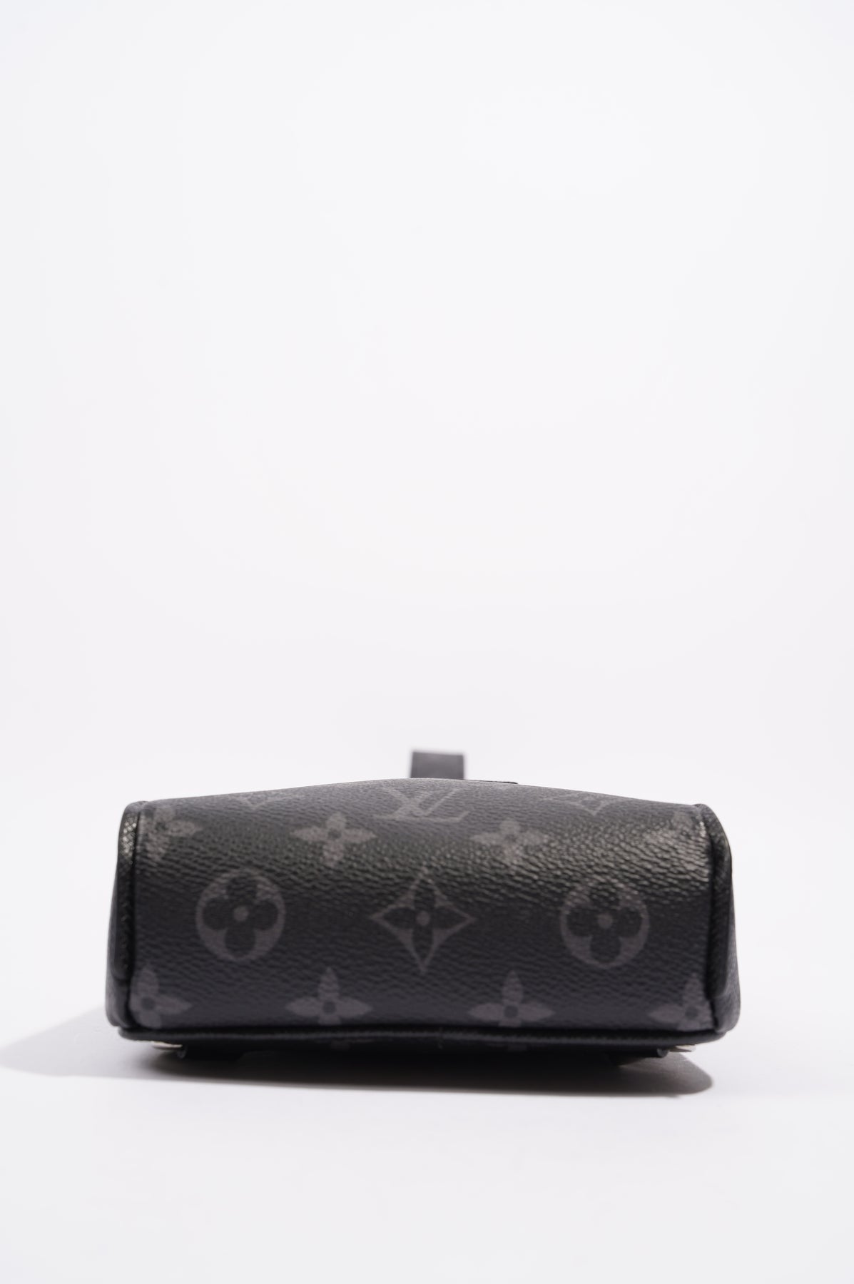 Louis Vuitton MONOGRAM Outdoor Slingbag (M30833)