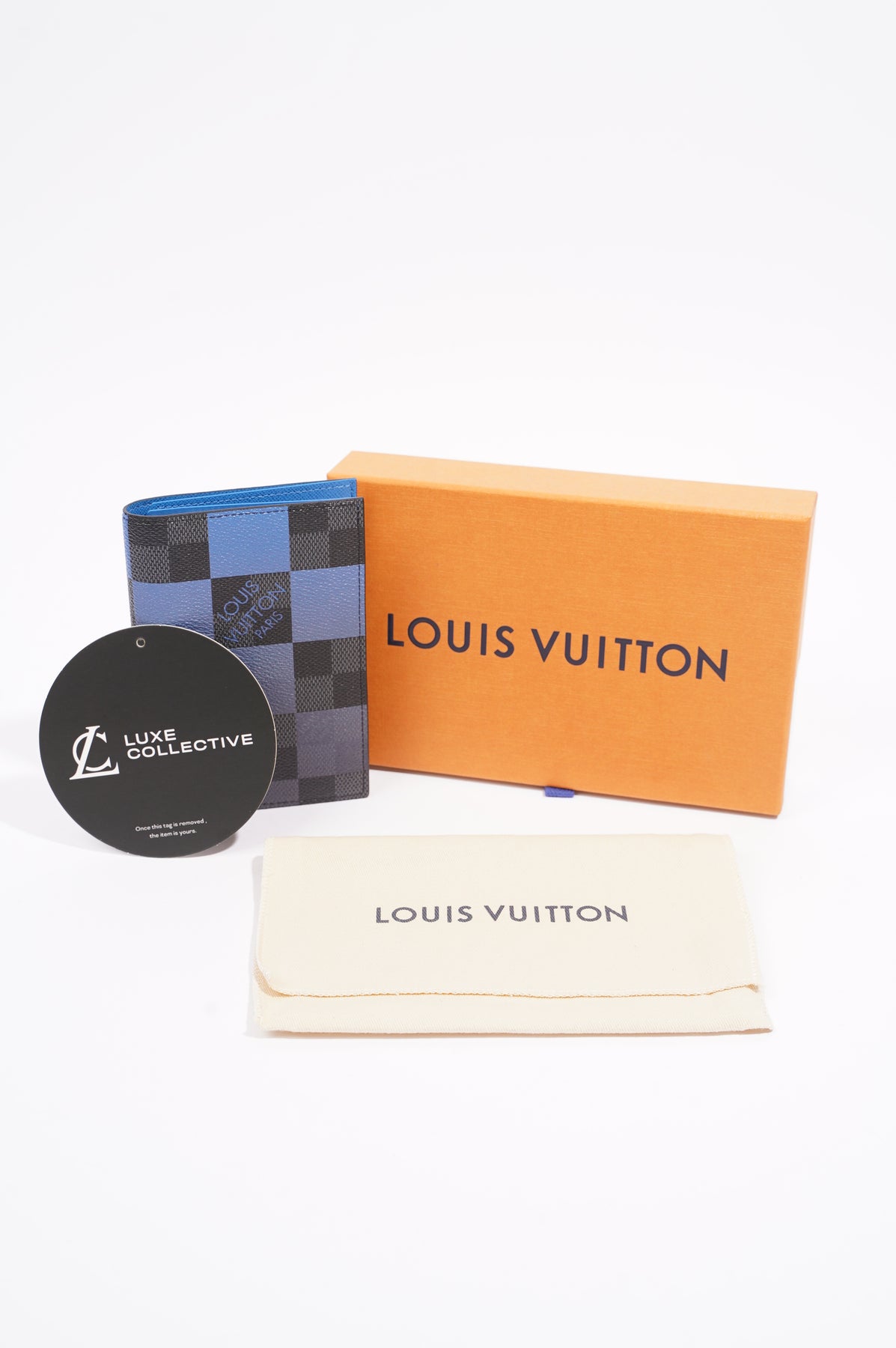 Louis Vuitton Passport cover for women  Buy or Sell your wallet  accessories - Vestiaire Collective