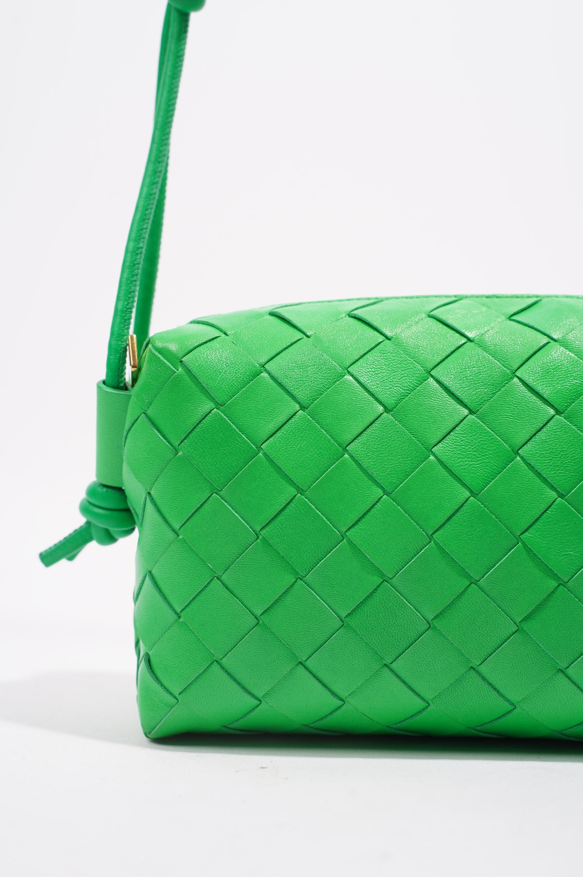 Candy Loop Leather Crossbody Bag in Green - Bottega Veneta