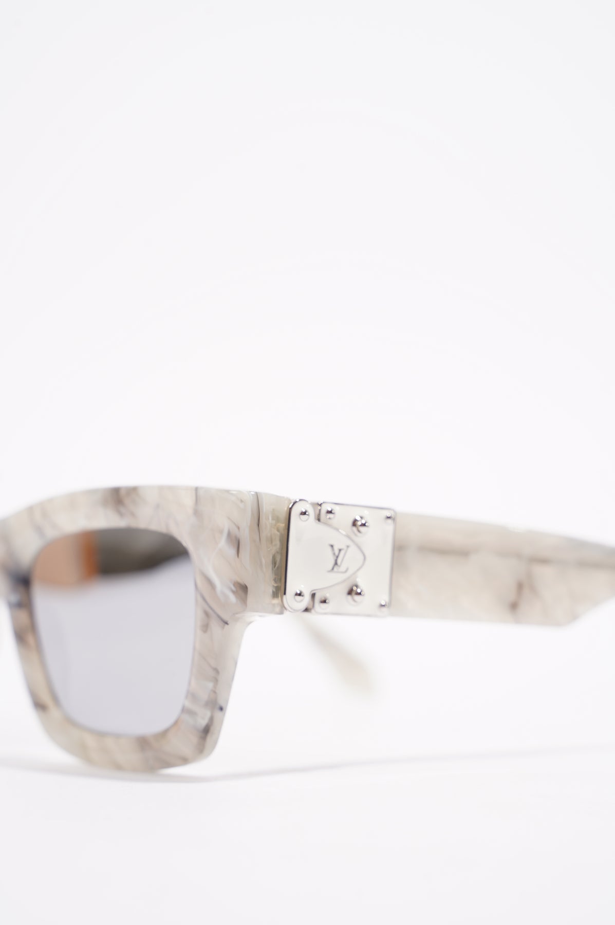 Charleston sunglasses Louis Vuitton Silver in Plastic - 32862318