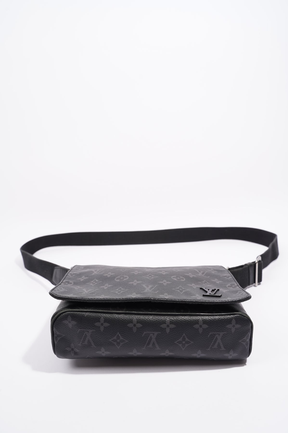 Louis Vuitton Mens Messenger Distric Crossbody Bag Eclipse Canvas PM – Luxe  Collective