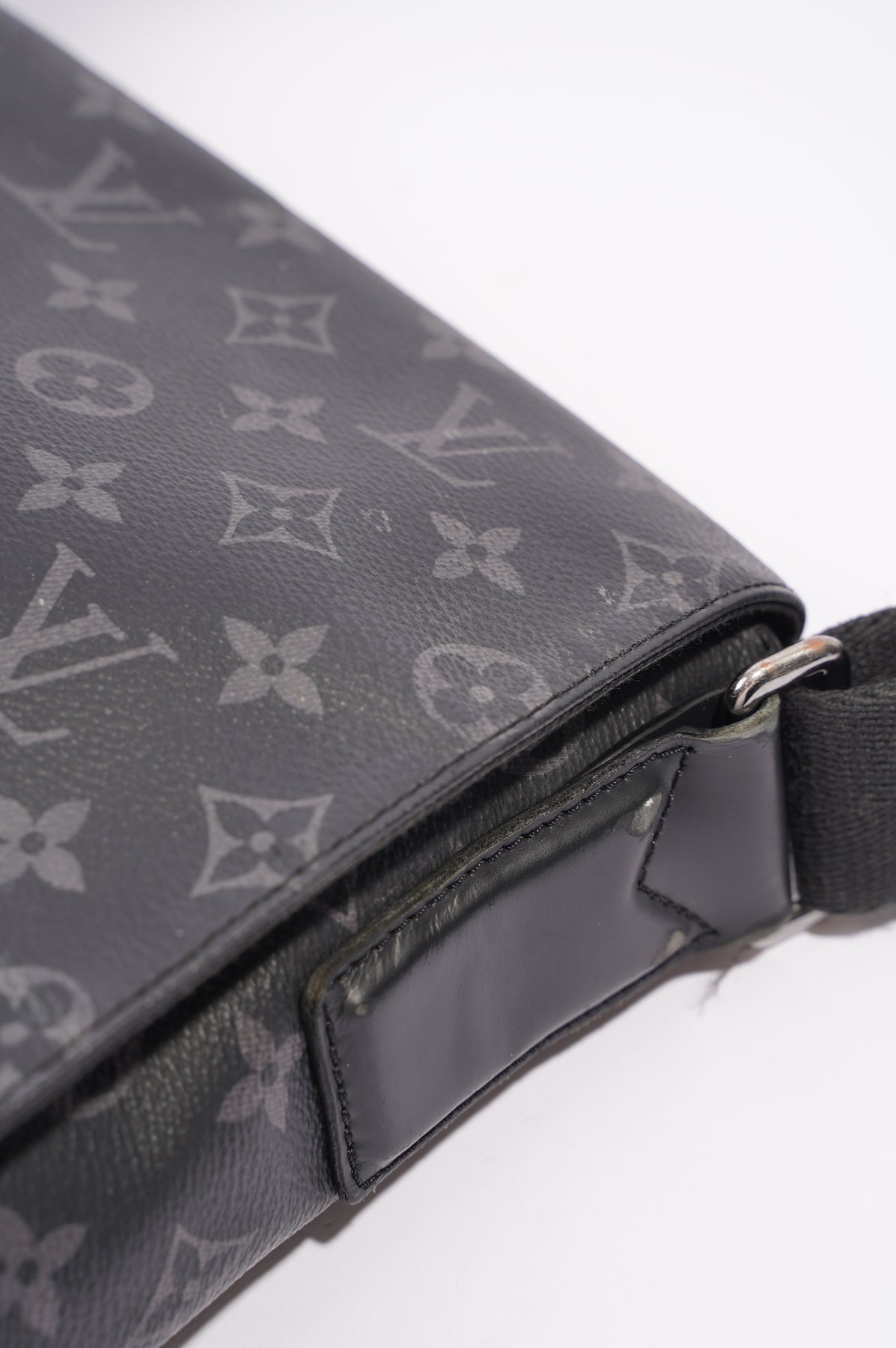 Louis Vuitton Mens Messenger Distric Crossbody Bag Eclipse Canvas PM – Luxe  Collective