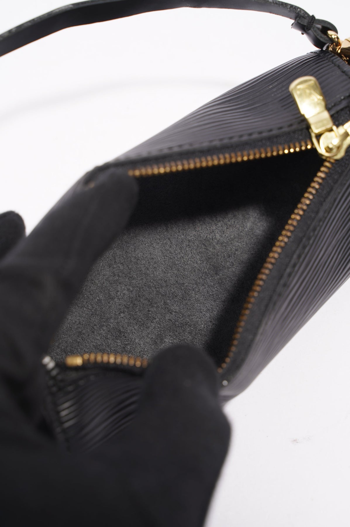 Louis-Vuitton Papillon mini Epi Black 100% Authentic