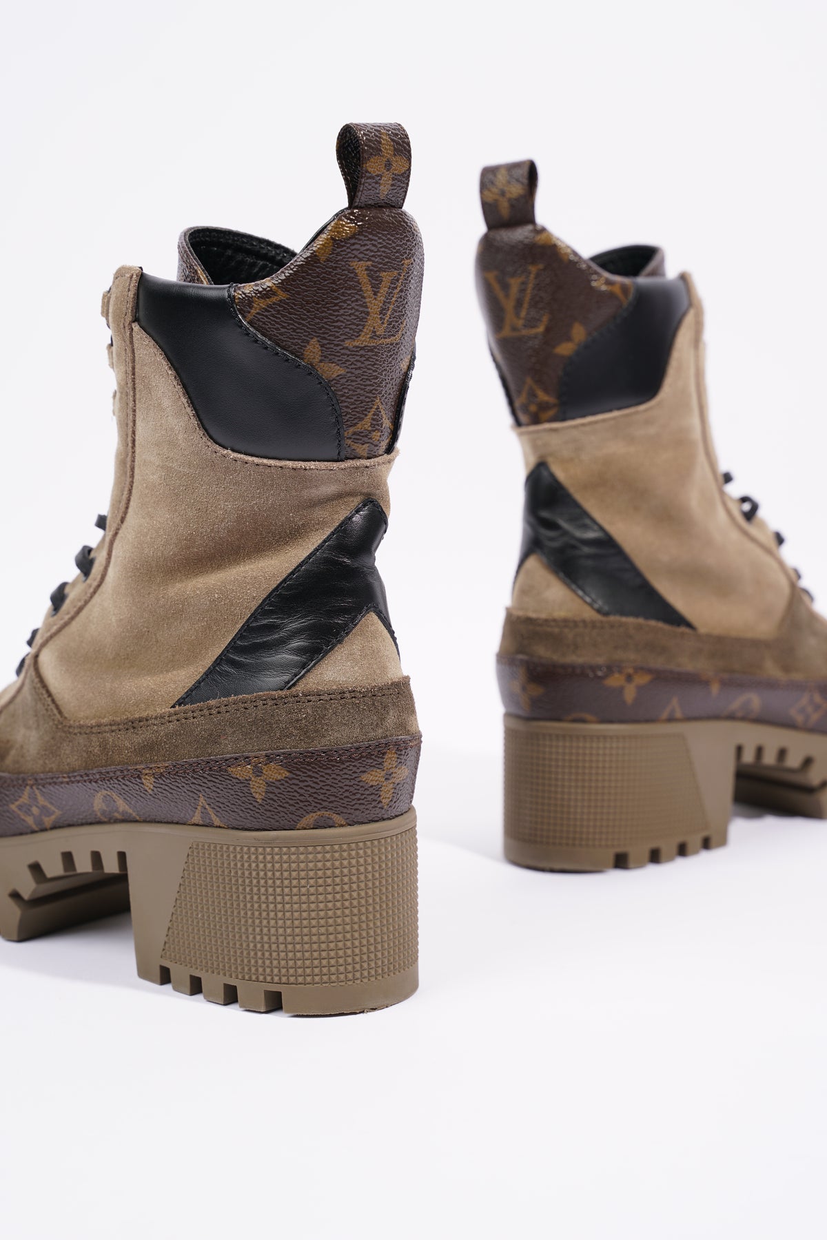 Louis Vuitton Laureate Platform Desert Boot, Beige, 37
