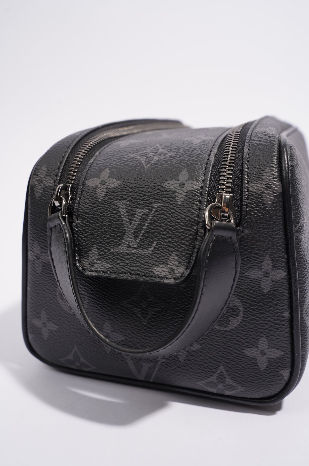 Louis Vuitton LV Toiletry bag pm Grey Leather ref.239370 - Joli Closet