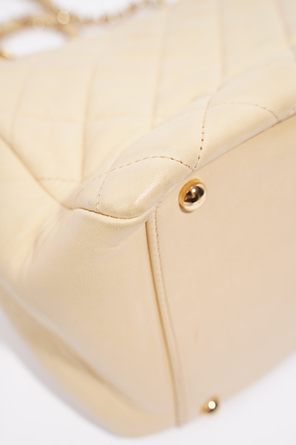 Médaillon leather tote Chanel Beige in Leather - 33084841