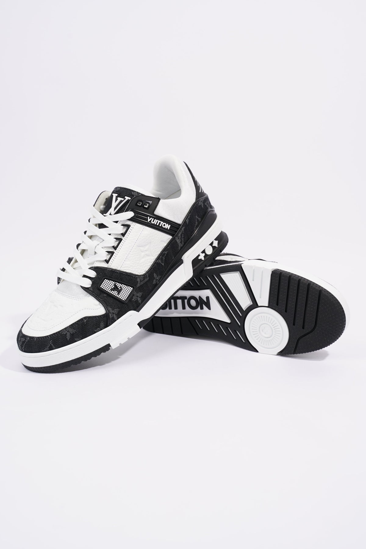 Louis Vuitton Mens Virgil Abloh Sneaker White / Black EU 42.5 / UK