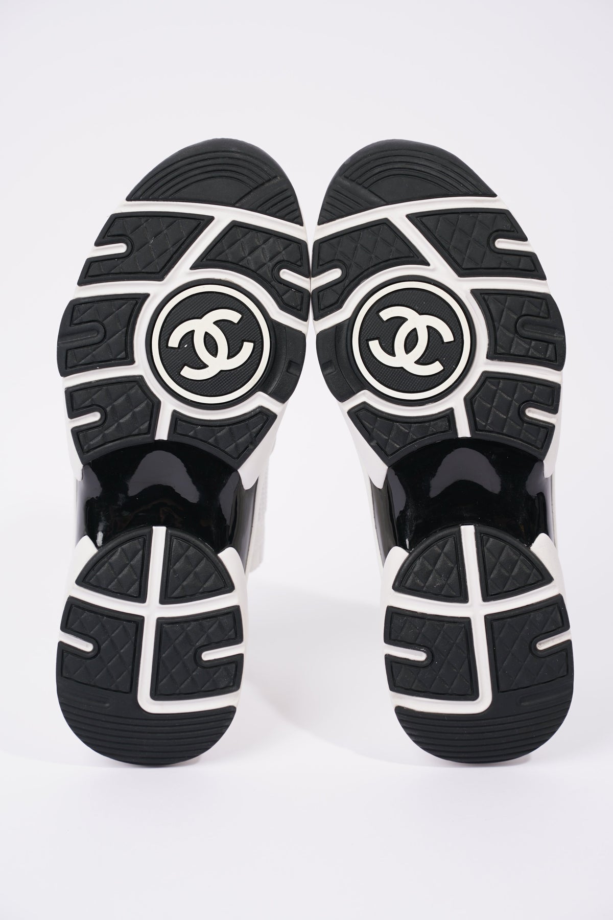 Chanel Womens CC Logo Knit Sneakers White EU 36.5 / UK 3.5 – Luxe