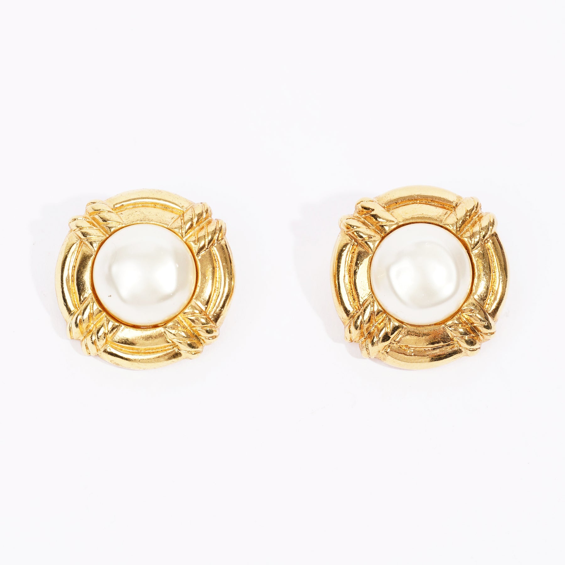Chanel Womens Gripoux Pearl Earrings Gold – Luxe Collective