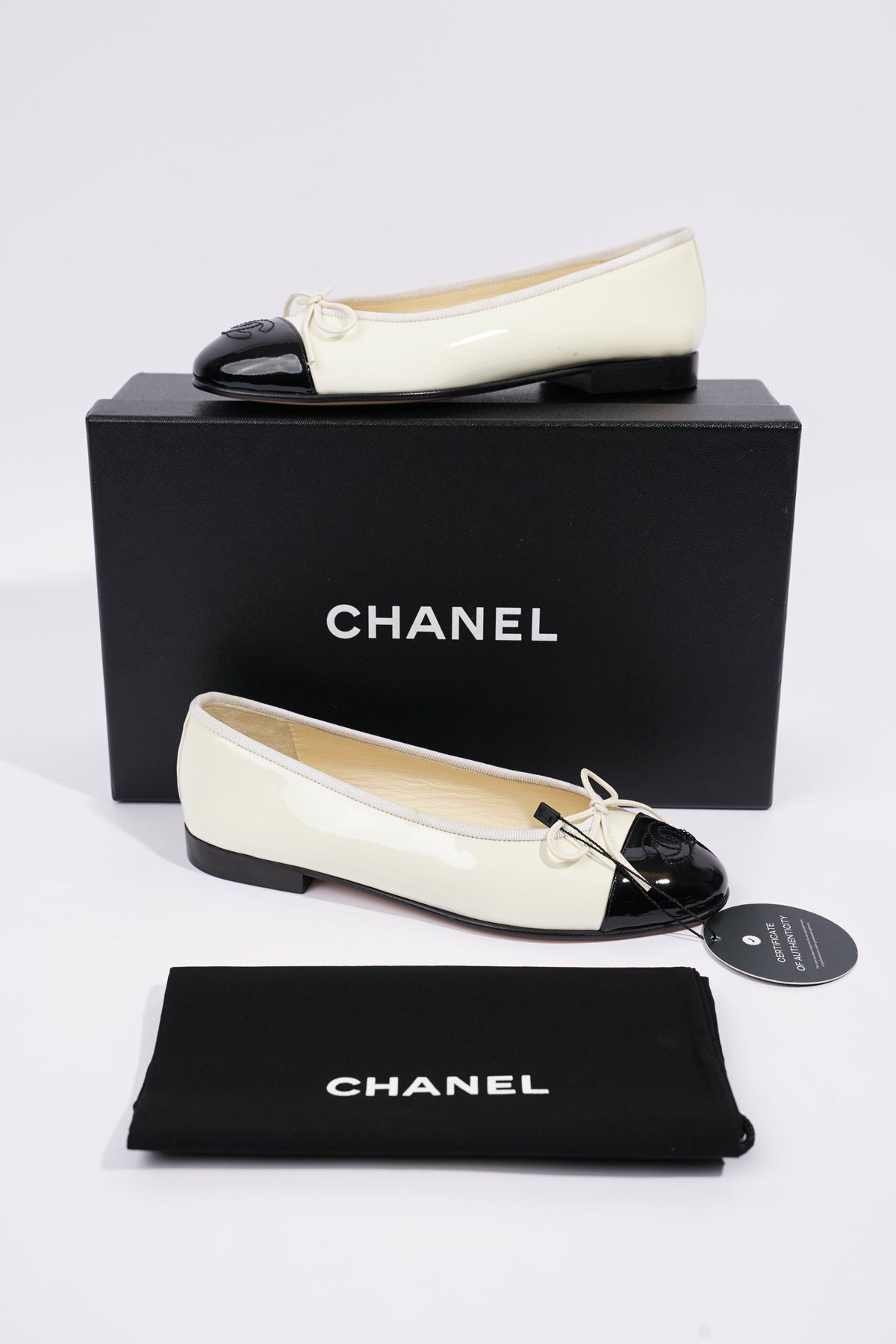 Chanel Womens Ballerina Flat Cream / Black EU 35 / UK 2 – Luxe Collective