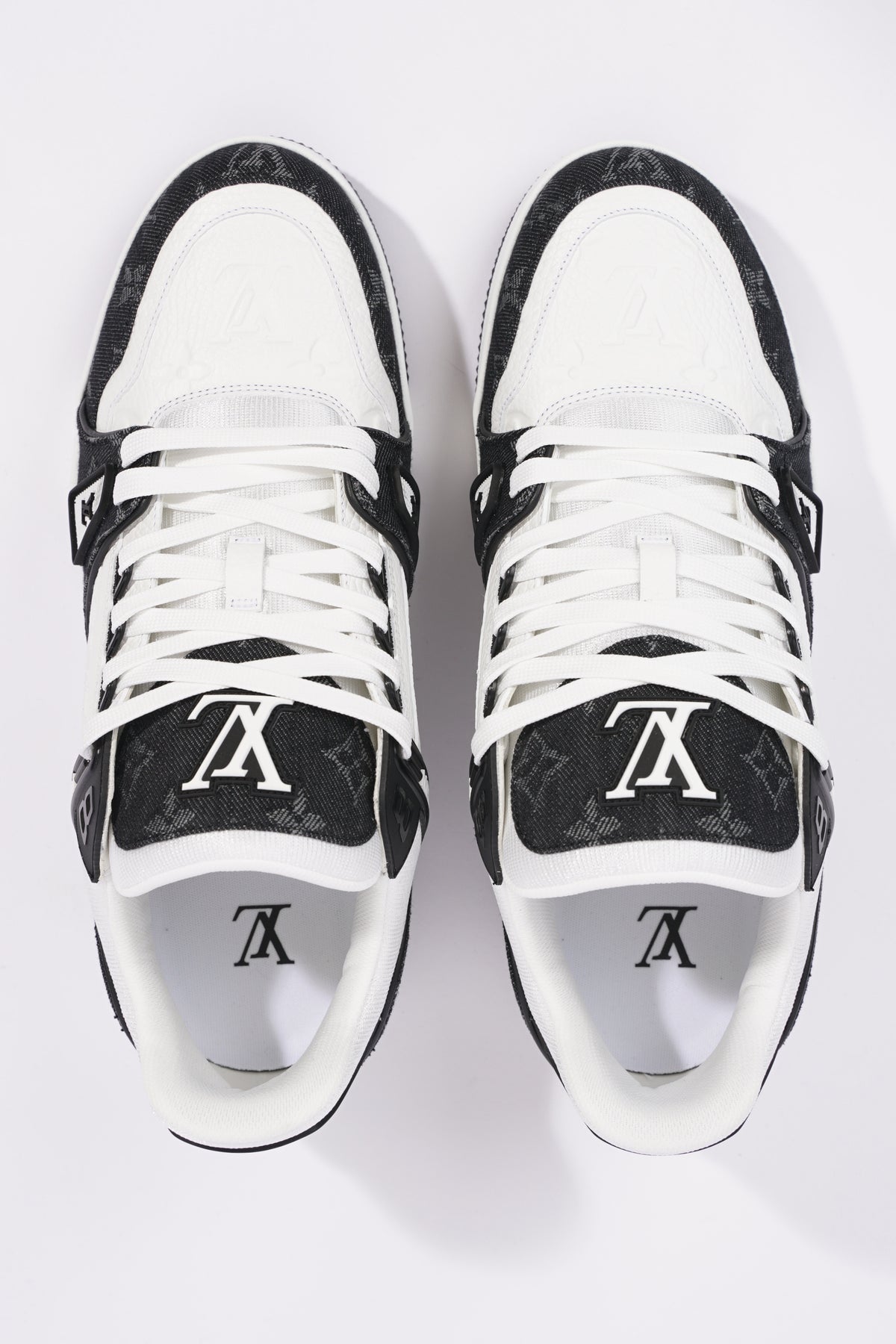 Louis Vuitton Mens Virgil Abloh Sneaker White / Black EU 42.5 / UK