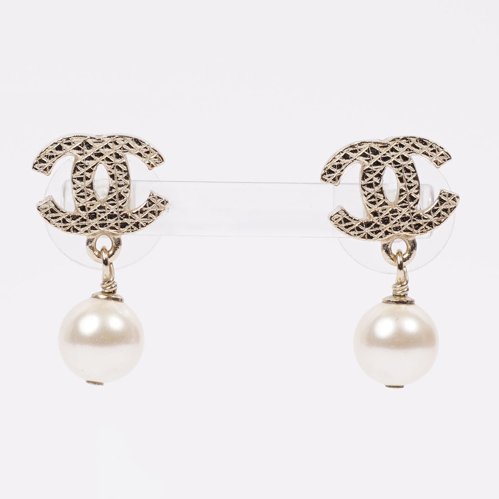 CHANEL Pearl CC Tags Drop Earrings Gold 610135
