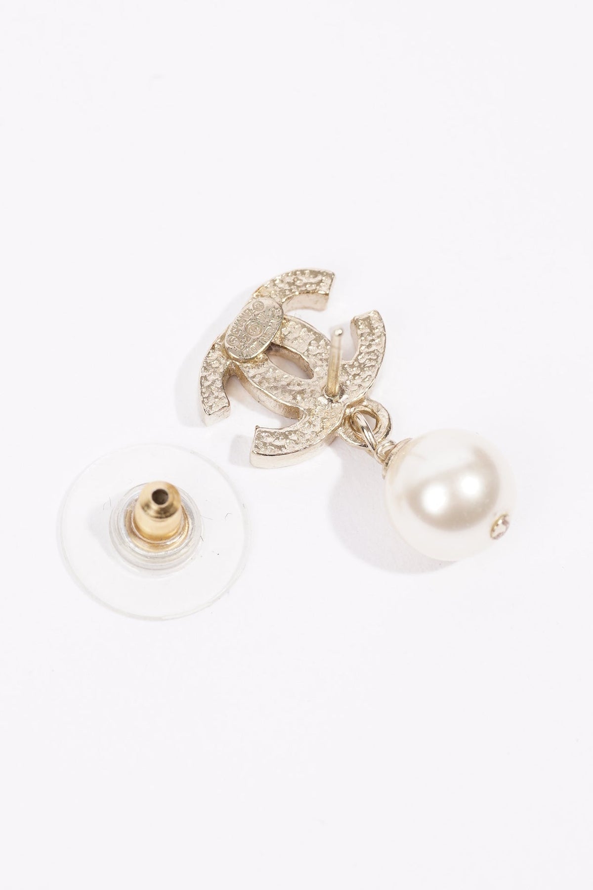 Chanel light gold-tone pearl drop earrings - BOPF