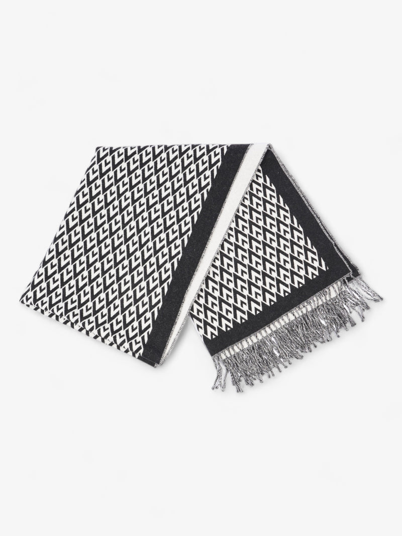  V Print Fringed Scarf Black / White Wool