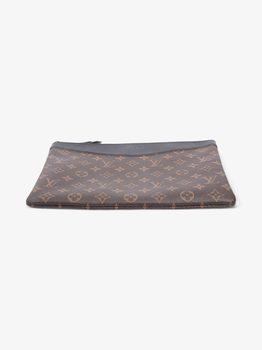 Louis Vuitton Daily Pouch Monogram / Black Coated Canvas Image 6