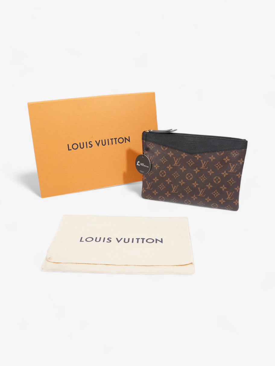 Louis Vuitton Daily Pouch Monogram / Black Coated Canvas Image 10