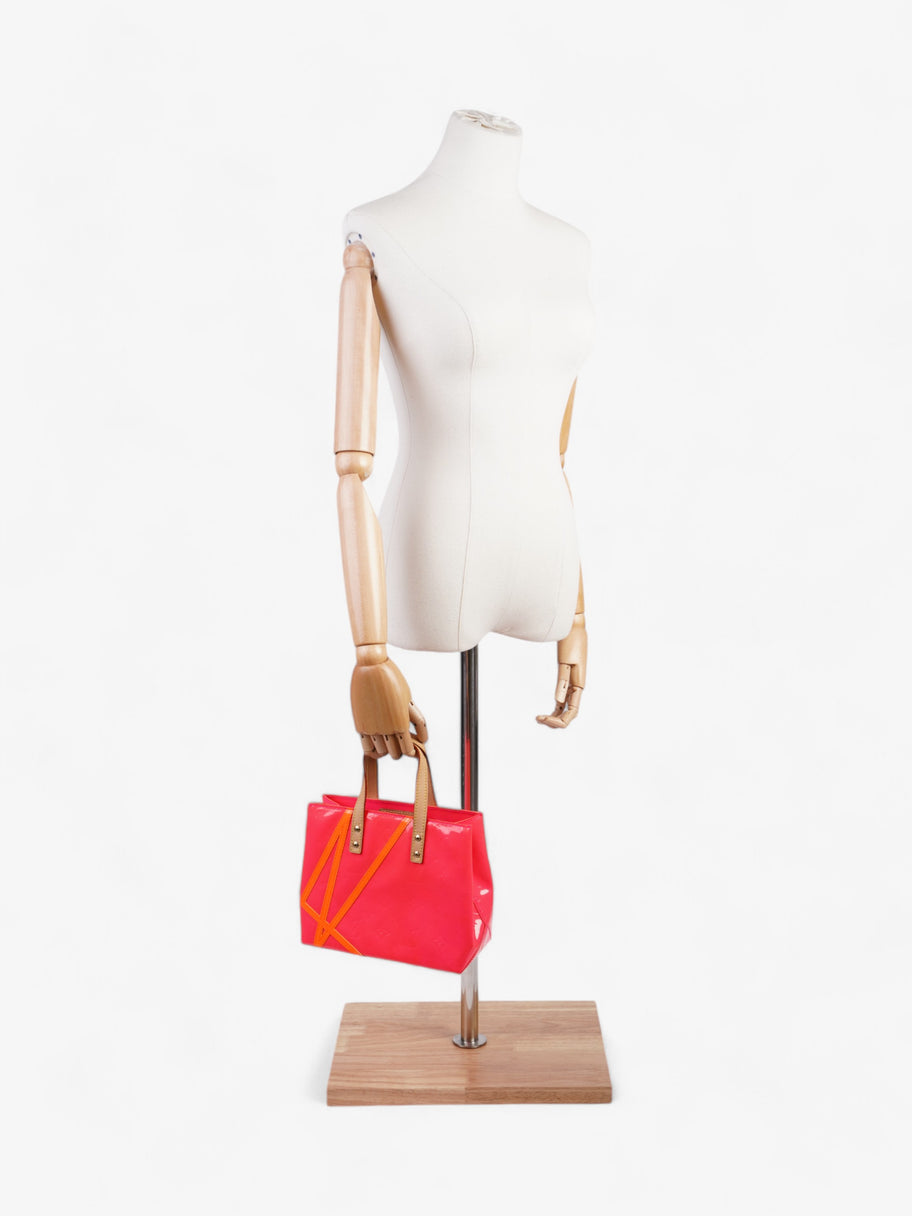 Louis Vuitton x Robert Wilson Reade Tote Fluorescent Pink / Fluorescent Orange Vernis Leather Mini Image 2