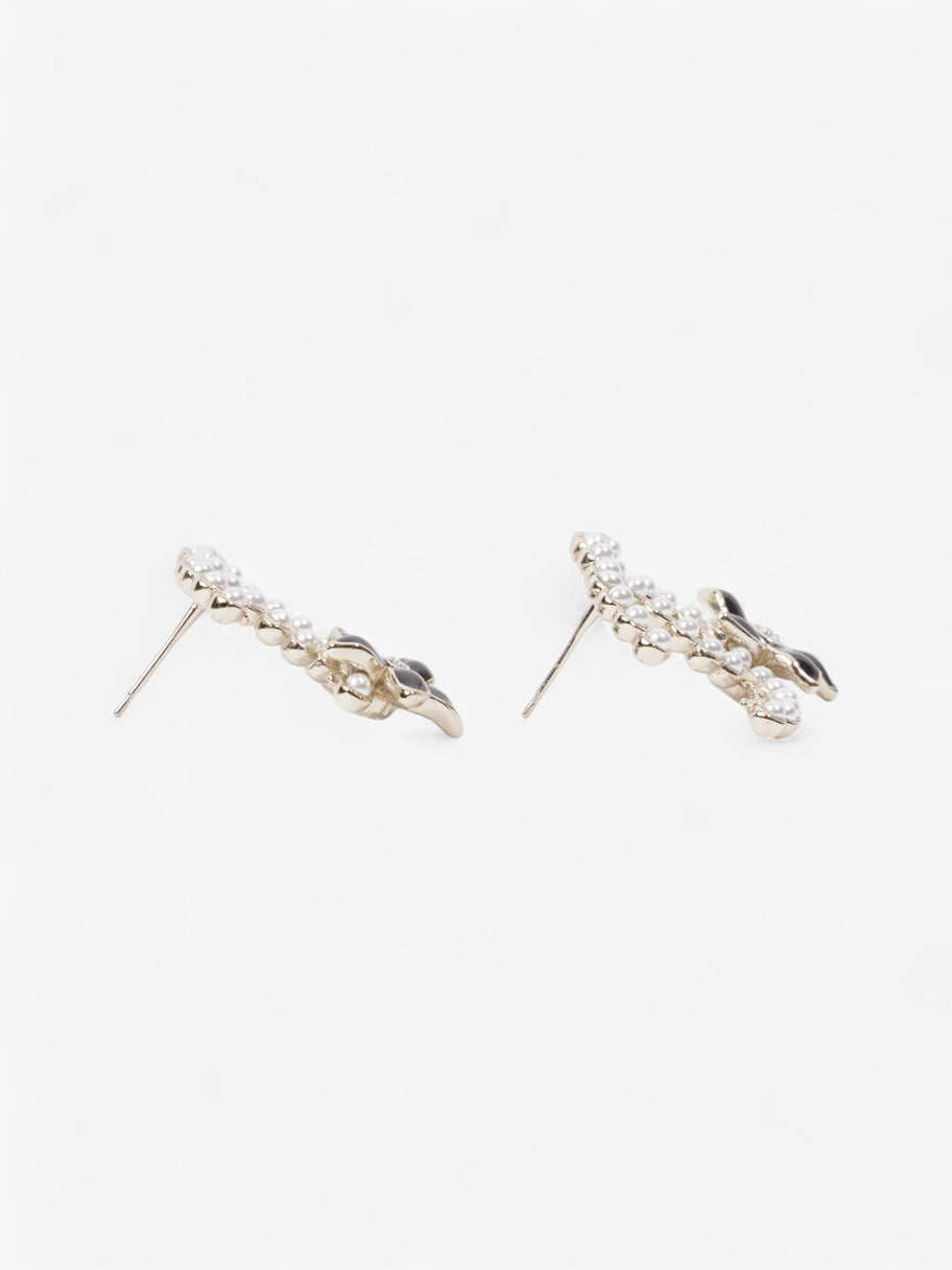 Chanel Flower Pearl CC Earrings Pearl / Black Base Metal Image 2