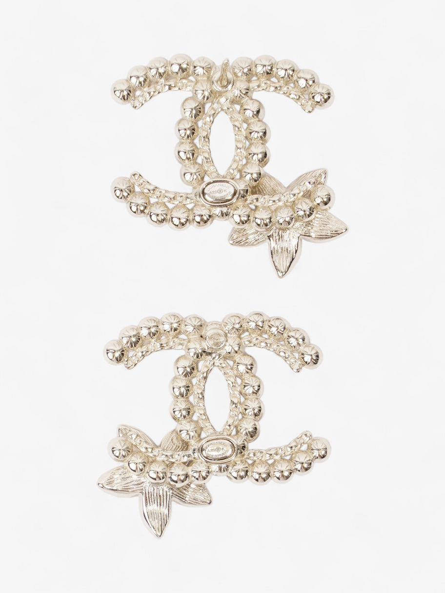 Chanel Flower Pearl CC Earrings Pearl / Black Base Metal Image 3