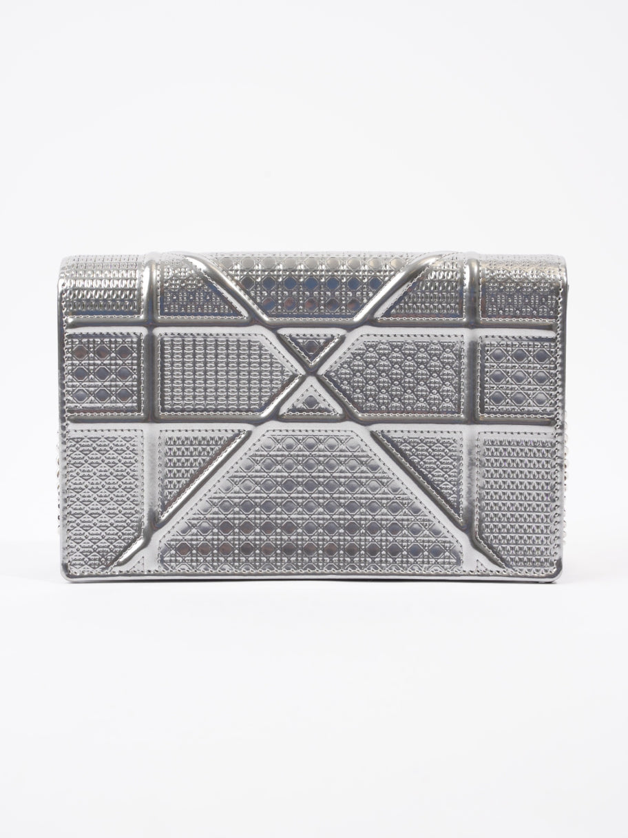 Diorama Wallet On Chain  Silver Patent Leather Image 4