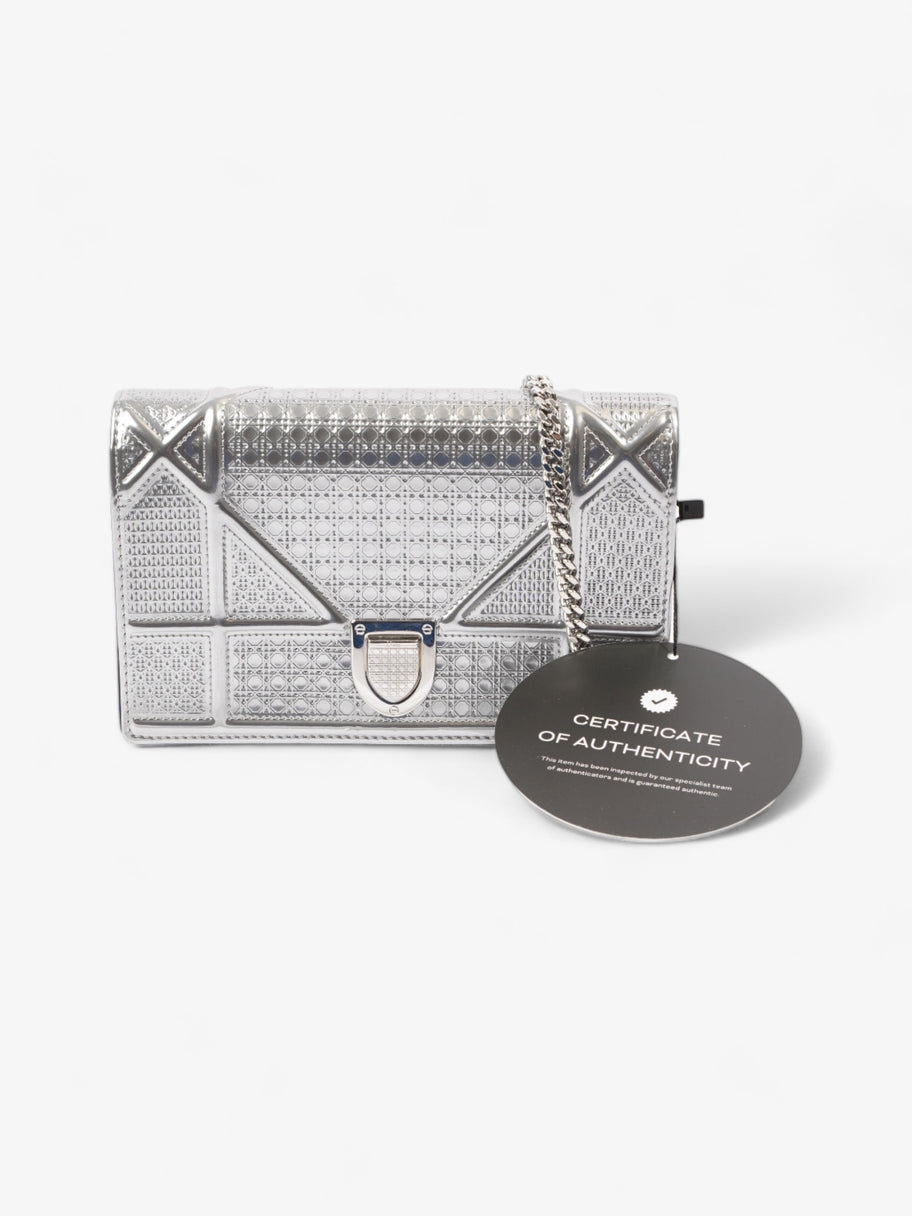 Diorama Wallet On Chain  Silver Patent Leather Image 10