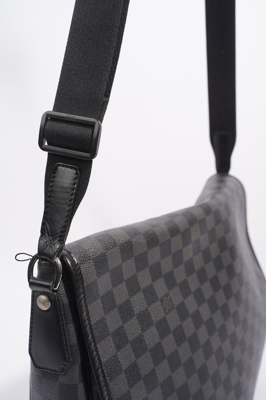 Louis Vuitton Daniel Damier Graphite Canvas MM Image 22