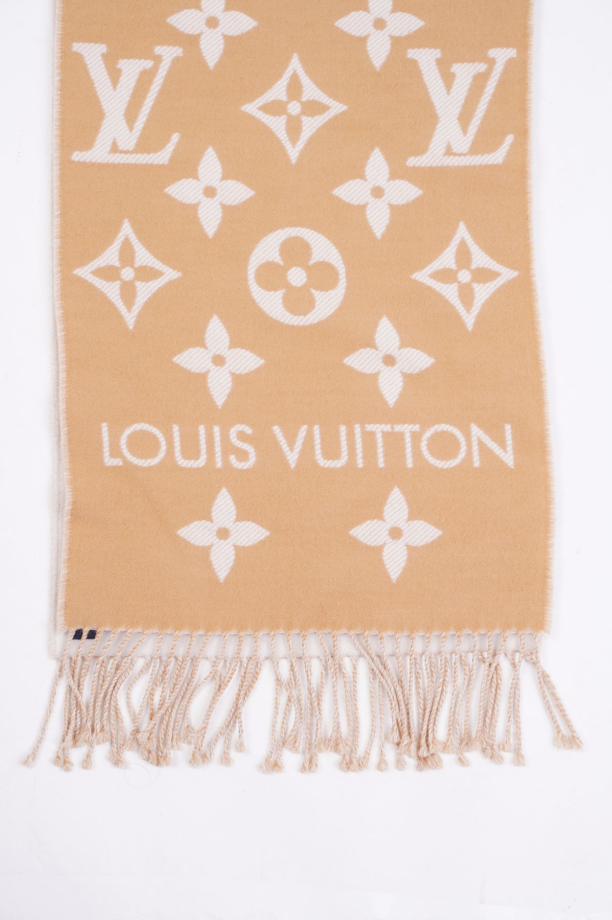 Louis Vuitton Essential Scarf Beige Monogram Wool 186 x 34cm – Luxe  Collective