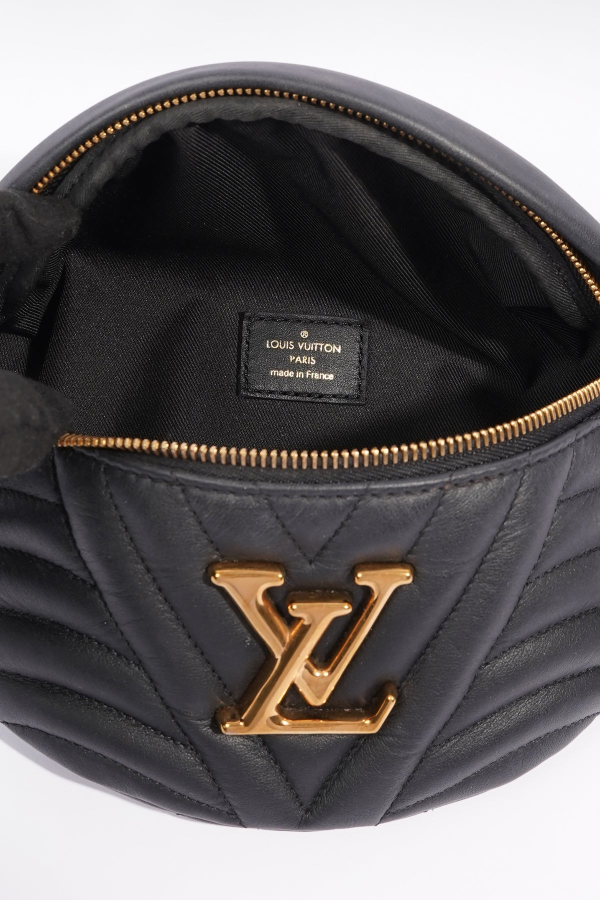 Louis Vuitton New Wave Bum Bag Black Leather – Luxe Collective