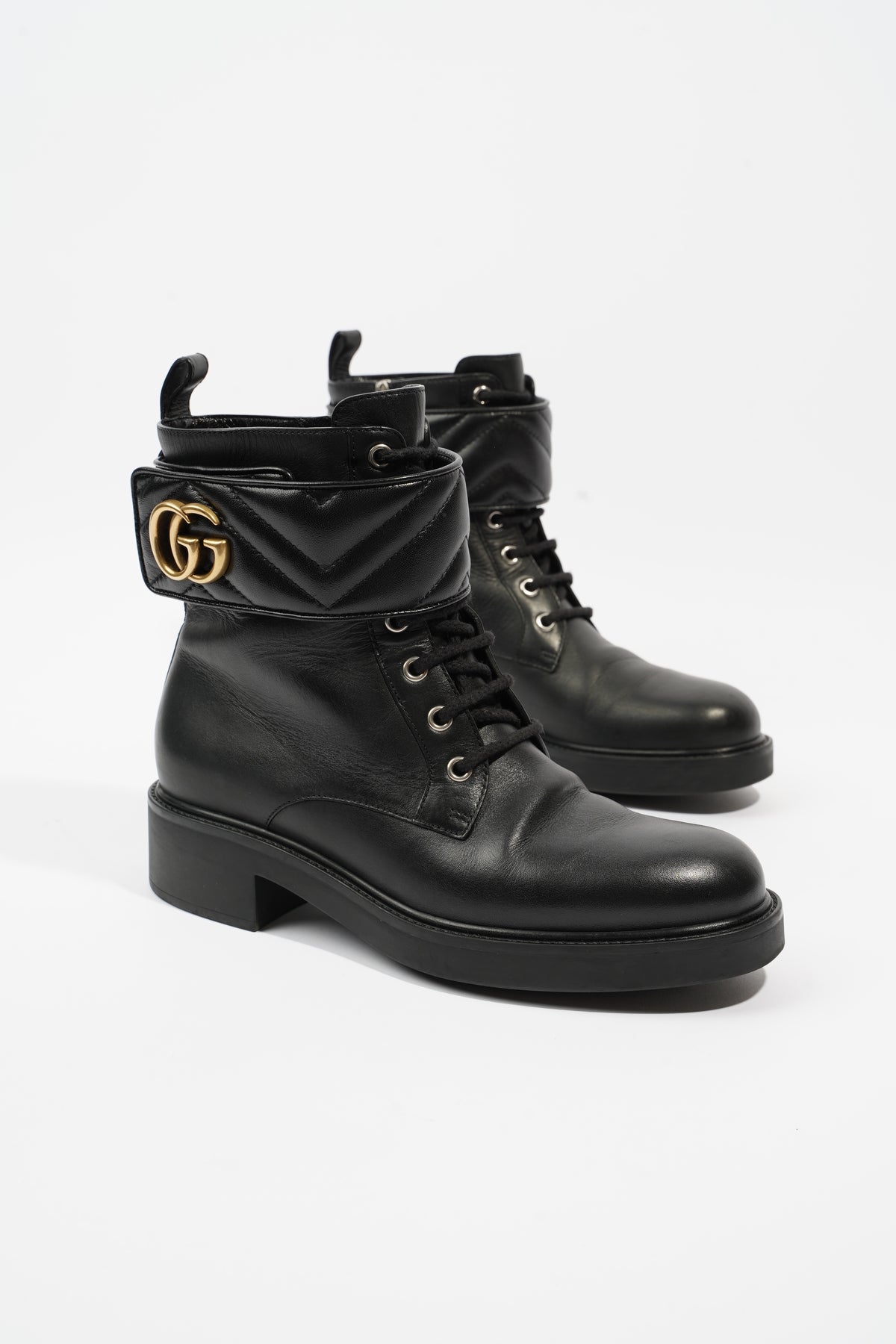 Gucci leather boot 2024 with double g