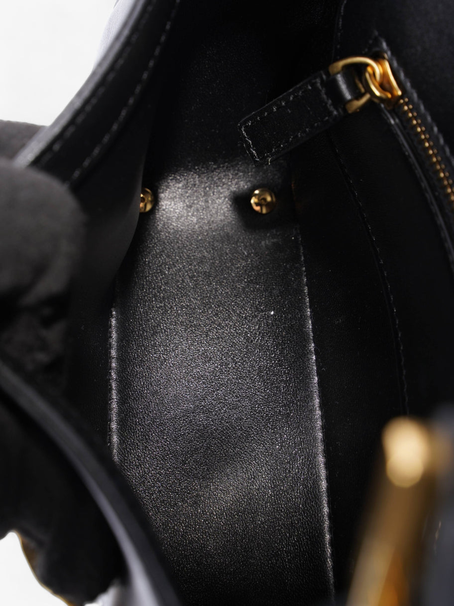 VLogo Chain Shoulder Black Leather Image 6