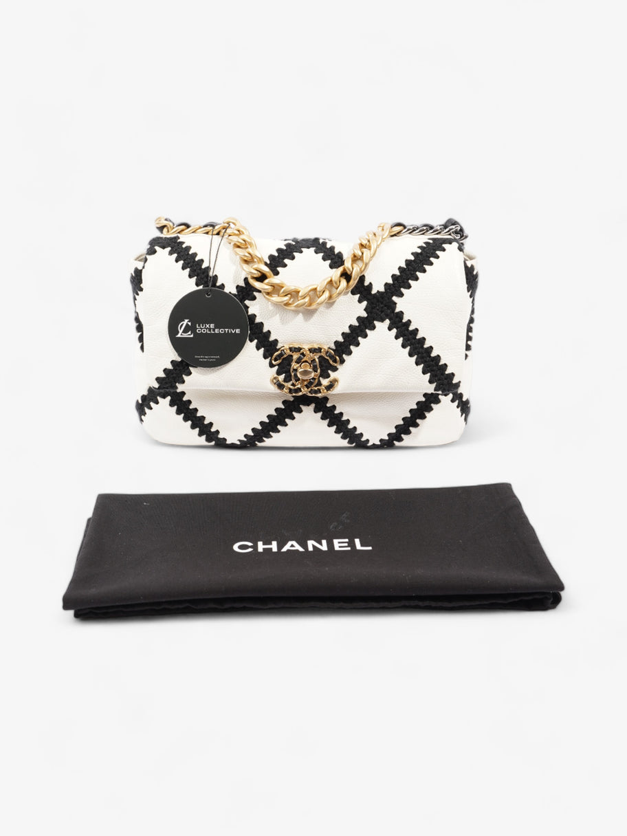 Chanel Chanel 19 Black / Cream Leather Image 8