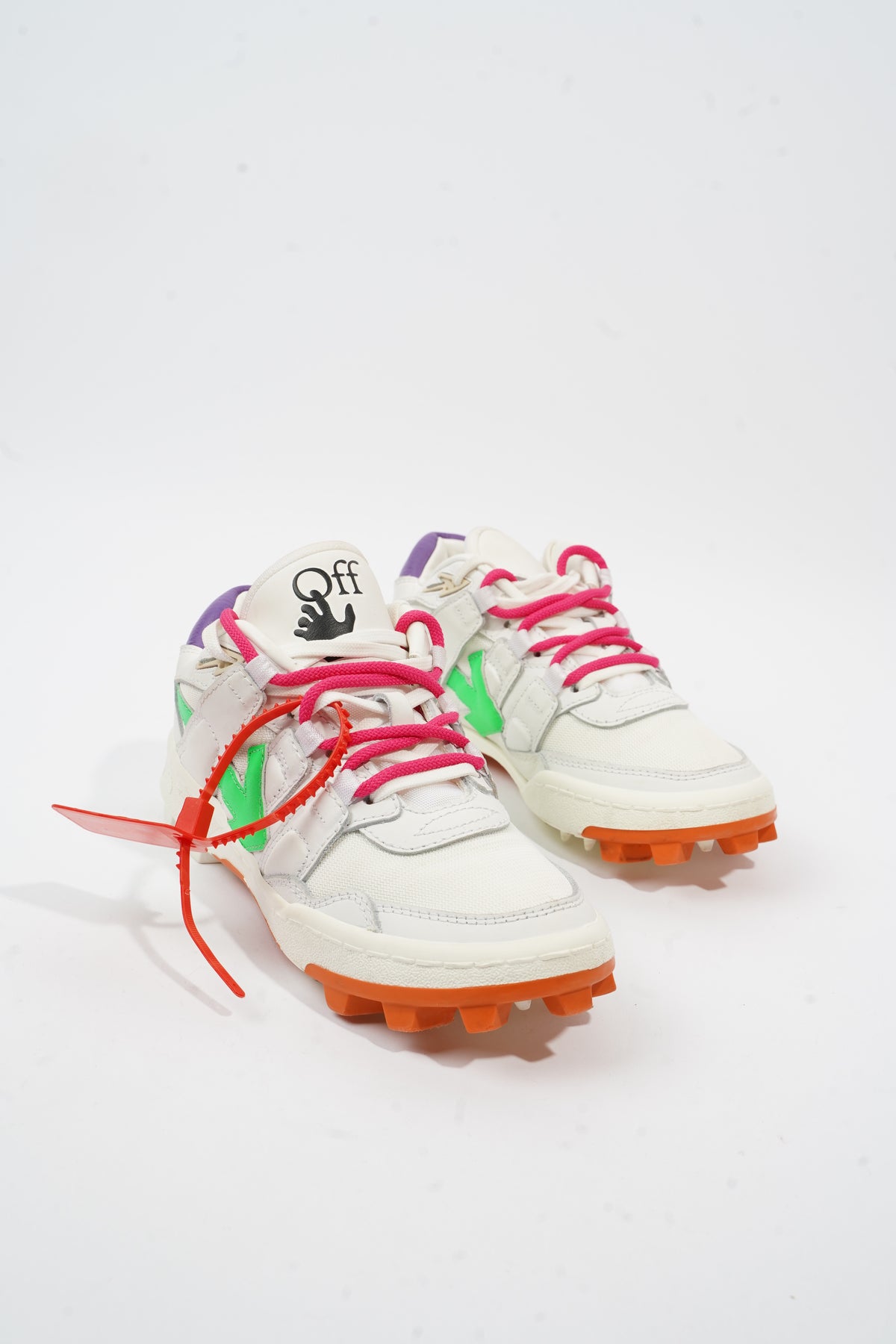 Off hot sale white cleats