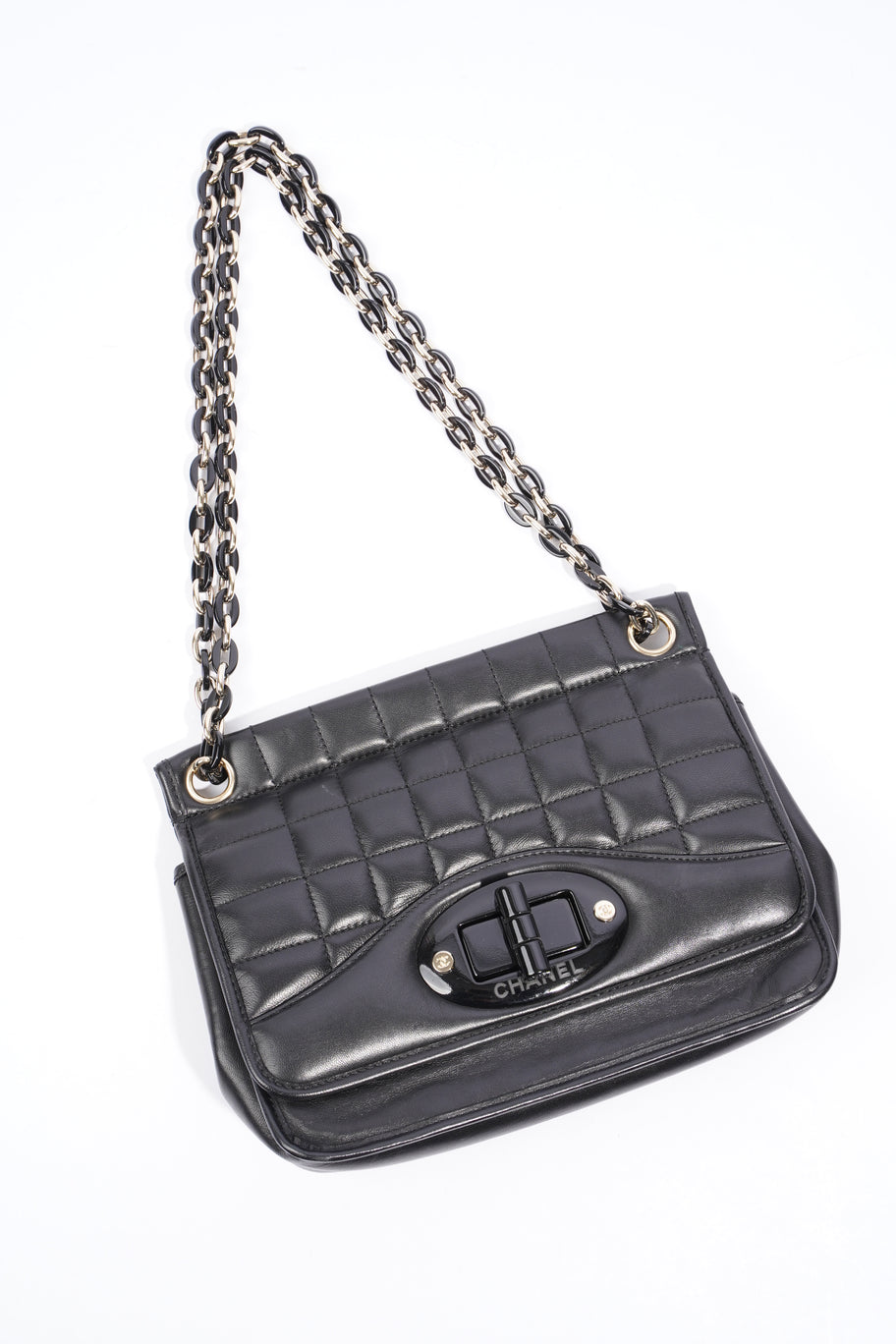 Chain Flap Black Leather Image 14
