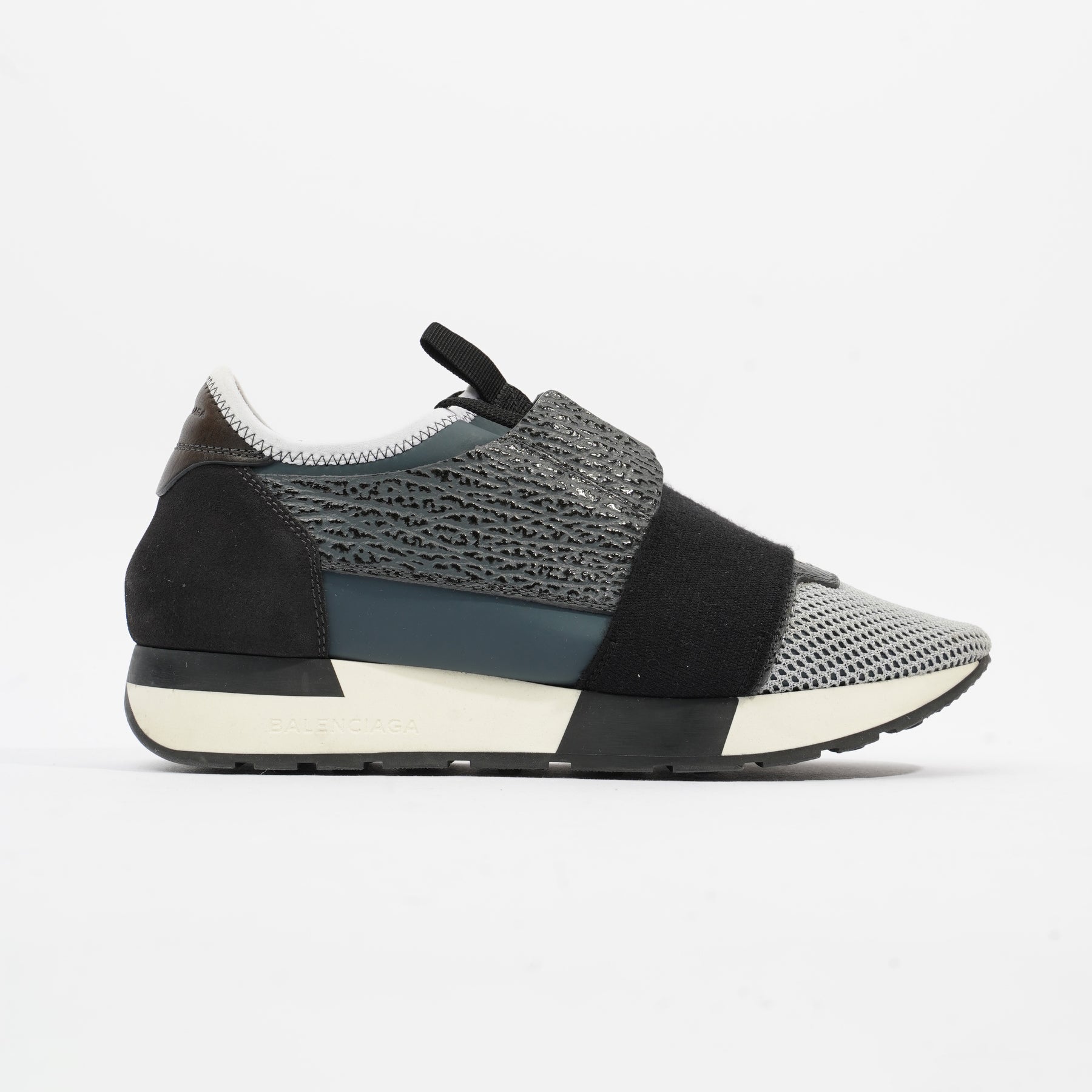 Balenciaga race sale runners all black