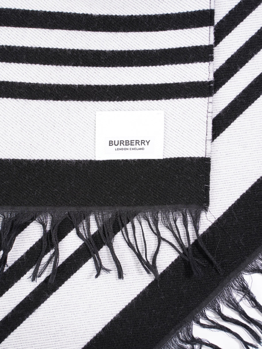 Burberry Equestrian Scarf Black / White Wool Image 4