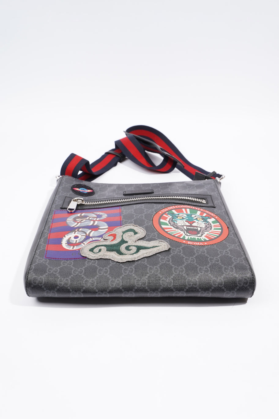 Gucci night courrier gg supreme messenger sale