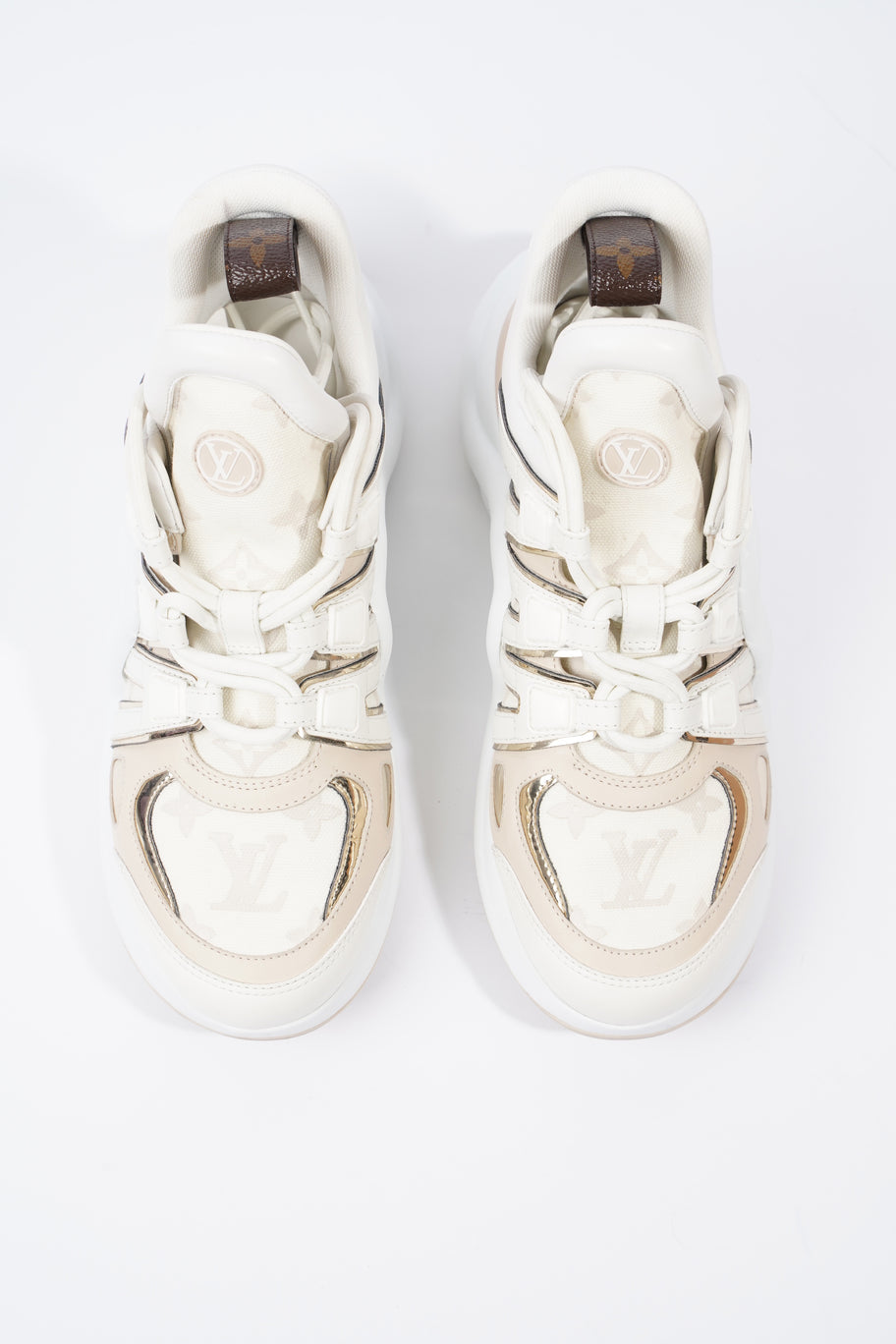 Louis vuitton sneakers white and gold deals