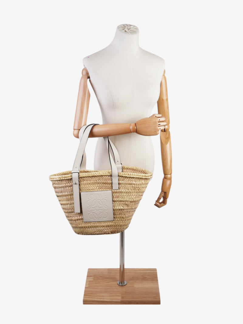  Loewe Basket Bag Natural / White Palm Leaves Medium