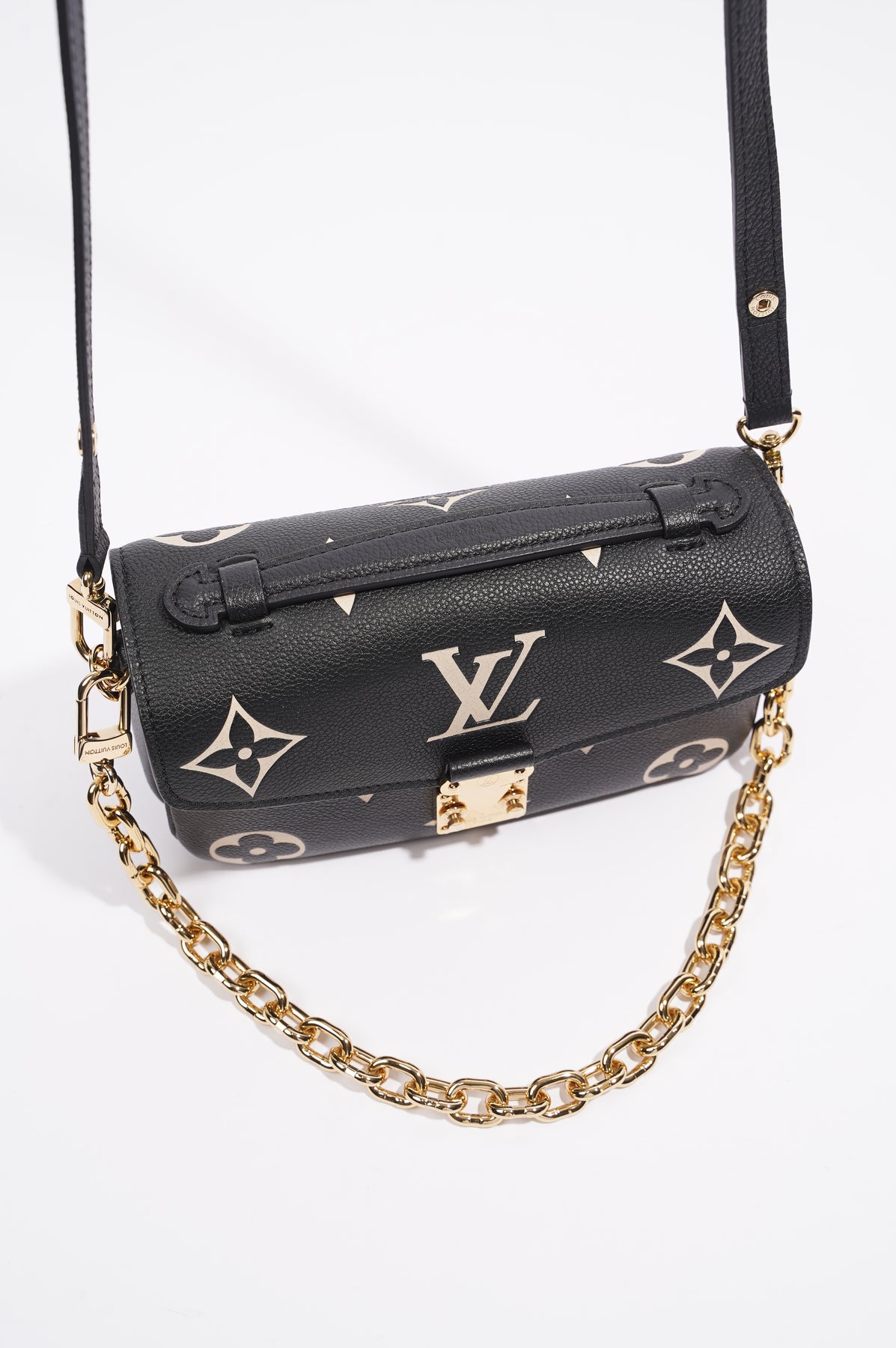 Louis Vuitton Pochette Metis East West Bag Noir Beige Grained Leather  ref.1046629 - Joli Closet