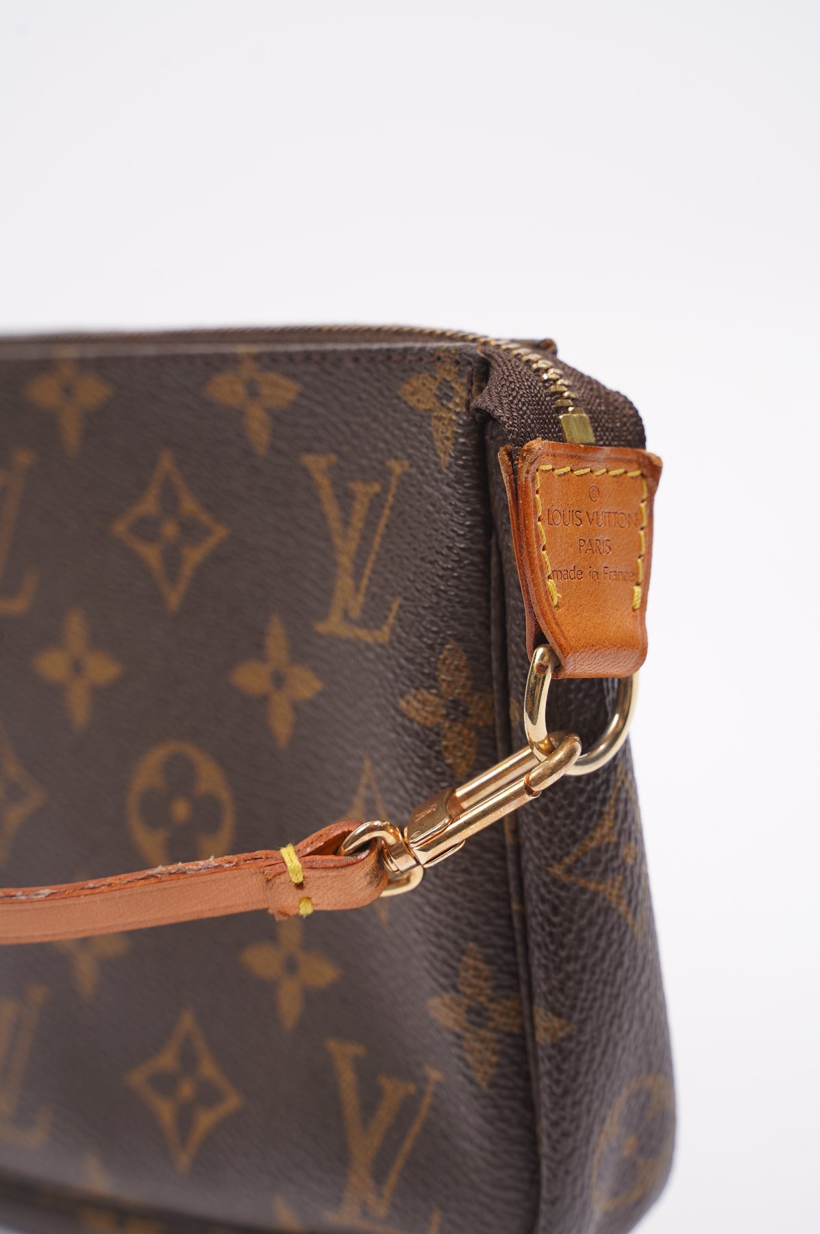 Louis Vuitton Mens Discovery Pochette Damier Infini Leather GM – Luxe  Collective