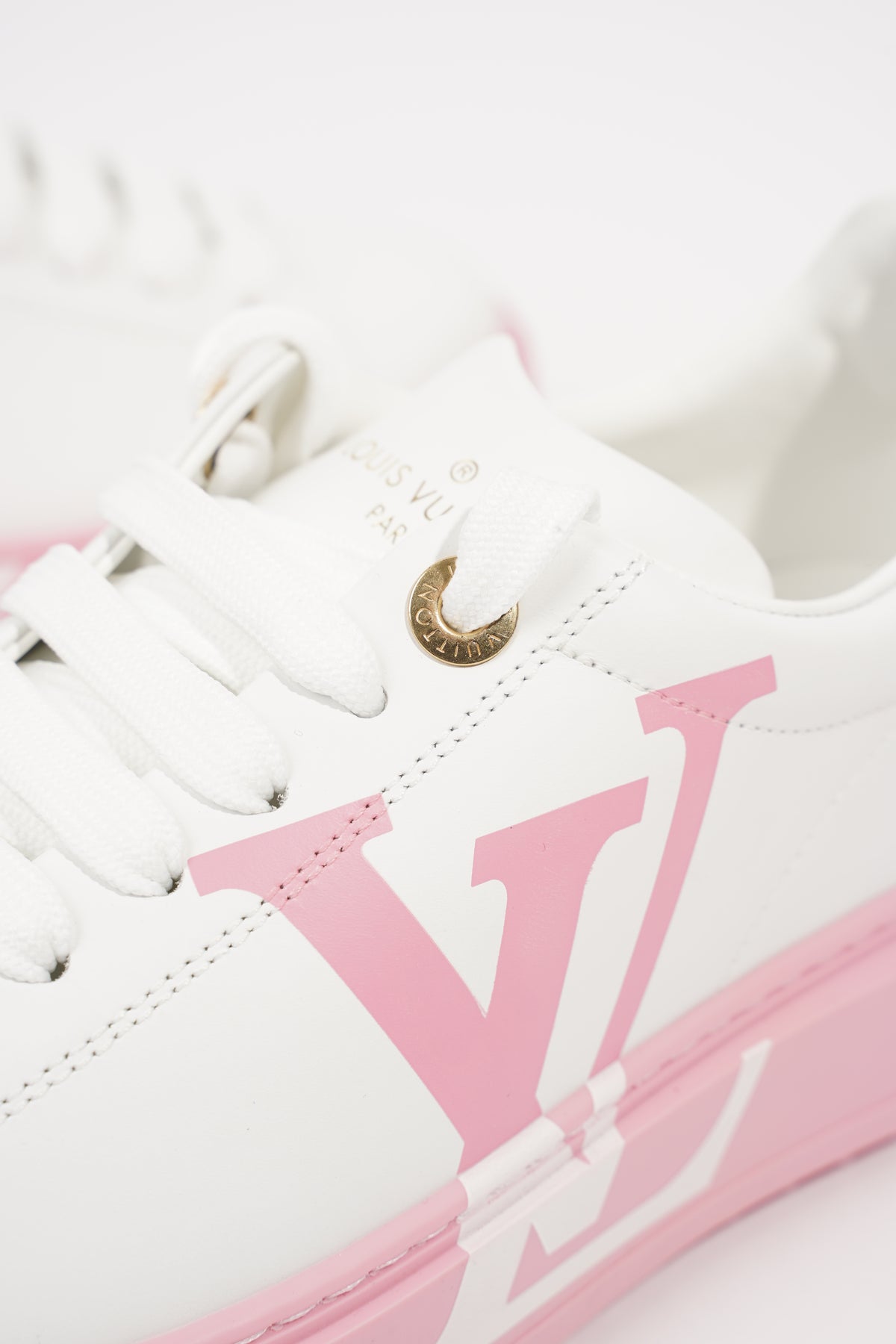 Louis Vuitton Time Out Sneaker White. Size 34.0