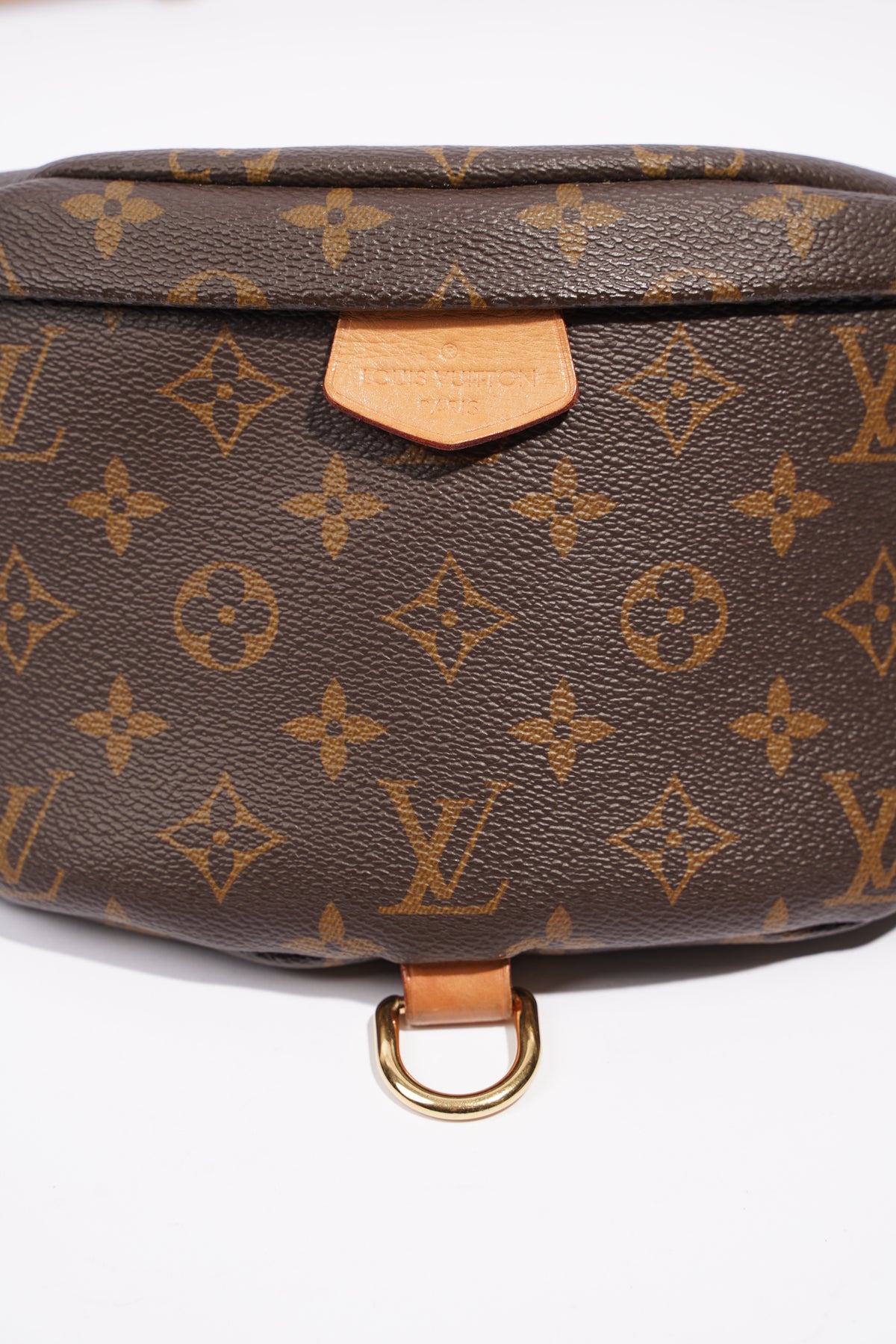 Louis Vuitton Bumbag New Wave bag in khaki green leather ref.1007360 - Joli  Closet