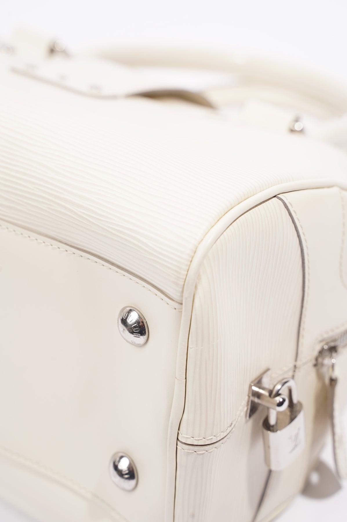 Louis Vuitton White Epi Leather Montaigne Bowling GM Bag at 1stDibs