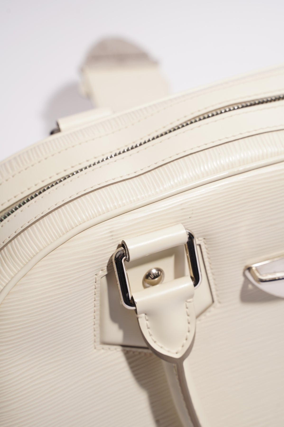 Louis Vuitton Epi Pochette Montaigne - White Clutches, Handbags - LOU794560