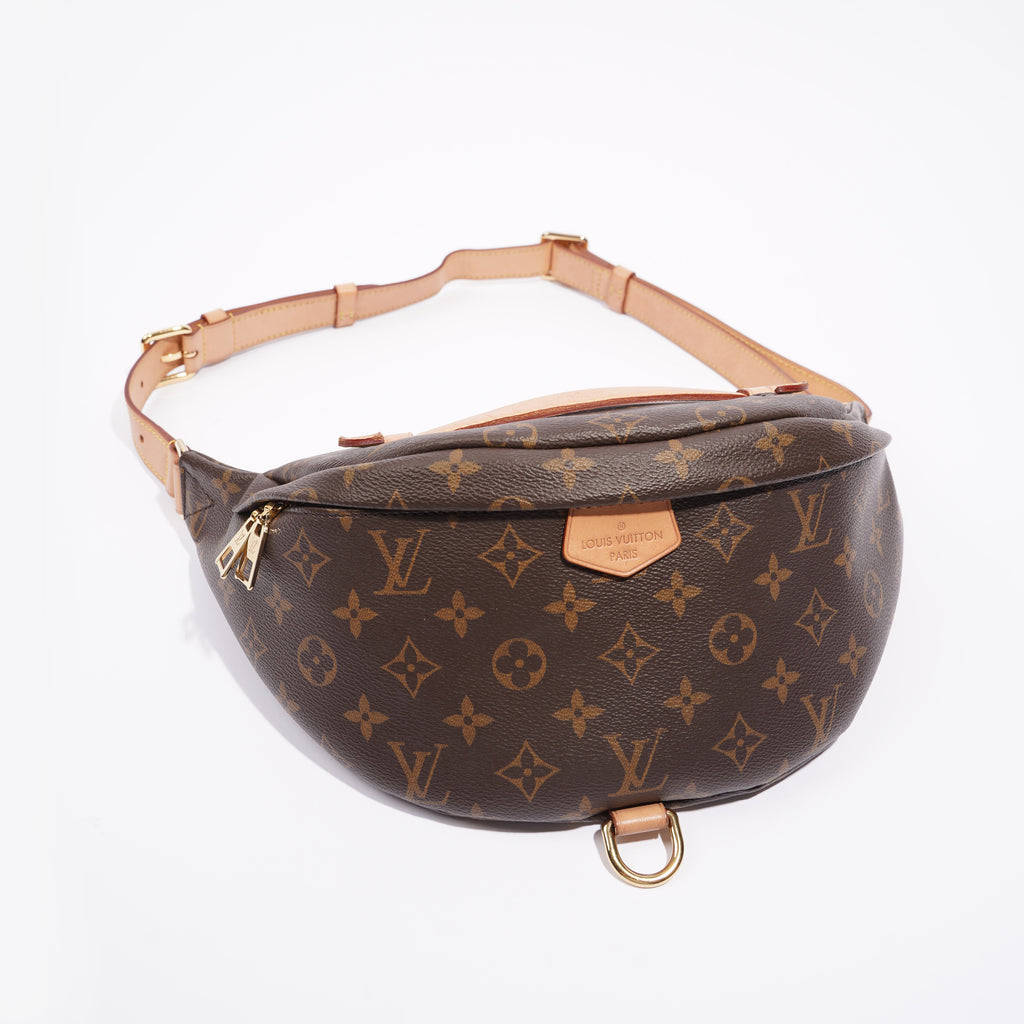 lv pouch womens