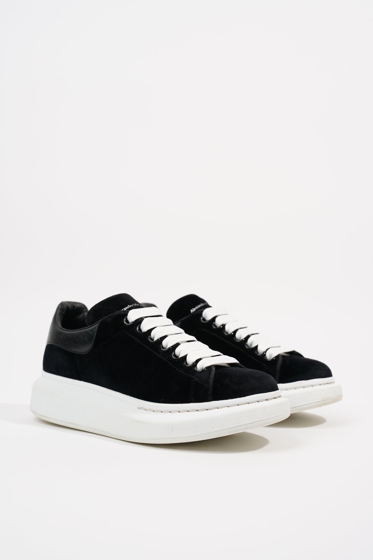 Alexander mcqueen 2025 sneaker velvet