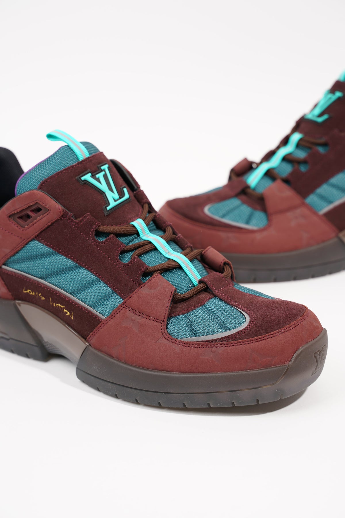 Louis Vuitton Mens A View Sneaker Burgundy Cyan EU 43 / UK 9 – Luxe  Collective