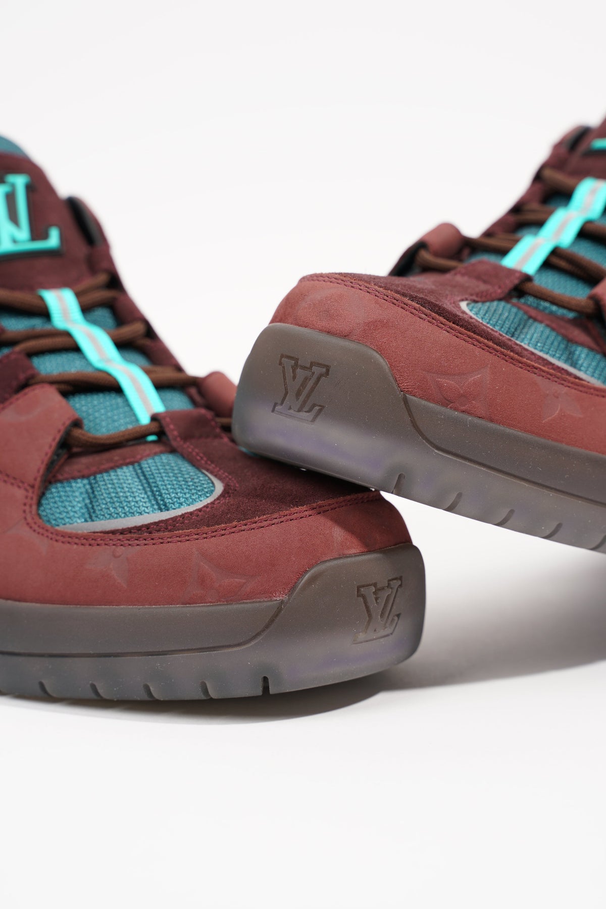 Louis Vuitton Mens A View Sneaker Burgundy Cyan EU 43 / UK 9 – Luxe  Collective