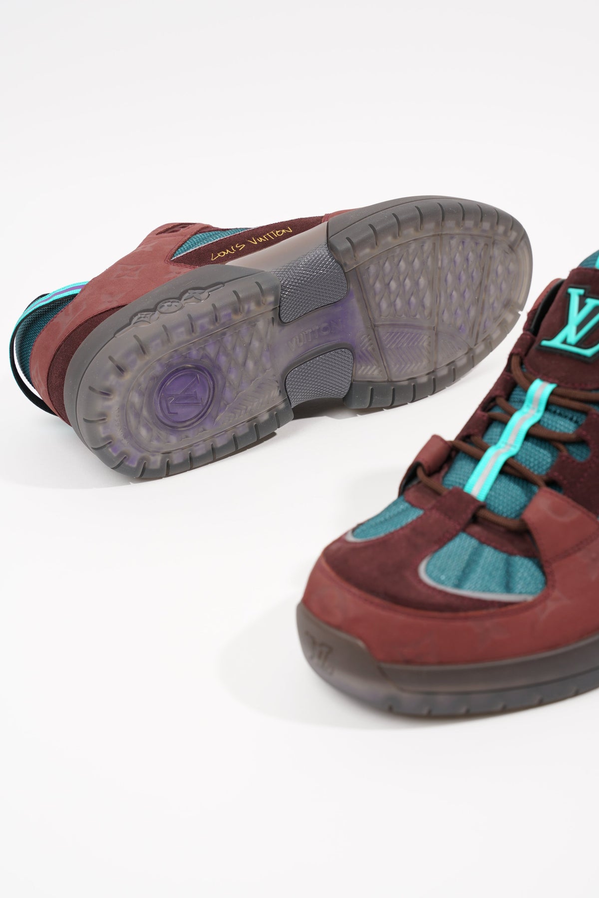 Louis Vuitton Mens A View Sneaker Burgundy Cyan EU 43 / UK 9 – Luxe  Collective