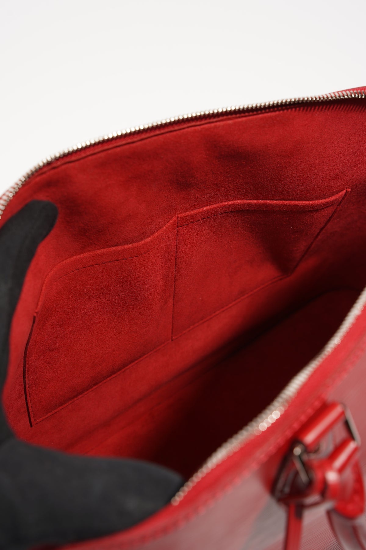 Louis Vuitton // 1999 Red Epi Alma PM Bag – VSP Consignment